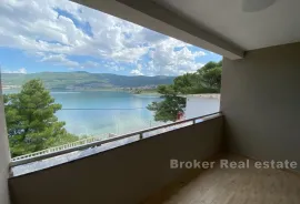 Apartmanska kuća s ugostiteljskim objektom, prvi red uz more, Zadar, Casa