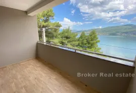 Apartmanska kuća s ugostiteljskim objektom, prvi red uz more, Zadar, Casa