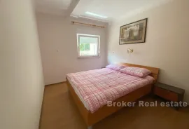 Apartmanska kuća s ugostiteljskim objektom, prvi red uz more, Zadar, Casa