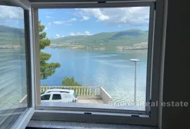 Apartmanska kuća s ugostiteljskim objektom, prvi red uz more, Zadar, Casa