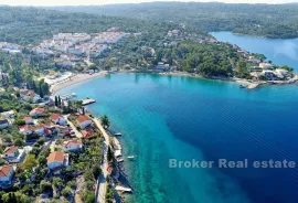 Građevinsko zemljište u prvom redu do mora, Šolta, Land