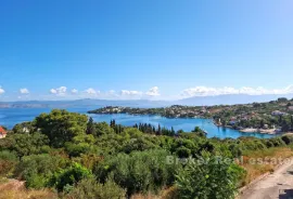 Građevinsko zemljište u prvom redu do mora, Šolta, Terrain