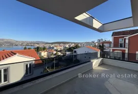 Moderni penthouse s pogledom na more, Trogir, شقة