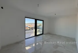 Moderni penthouse s pogledom na more, Trogir, شقة