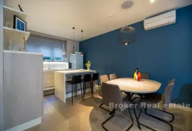 Dizajnerski uređen stan u užem dijelu centra grada, Split, Appartement