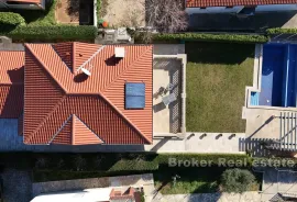 Luksuzna vila s građevinskim zemljištem u prvom redu do mora, Zadar, Casa