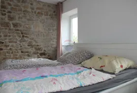 Kaštelir, kuća u nizu s pogledom na more, Kaštelir-Labinci, Maison