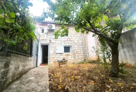 MARČANA - kuća s dvorištem, Marčana, Casa