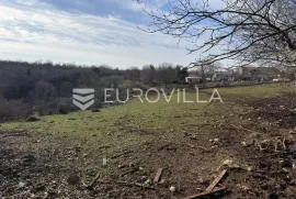 Istra, Poreč okolica - građevinsko zemljište 1003 m2 na rubu urbanizacije okruženo zelenilom, Višnjan, Tierra