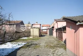 Čepin, stara slavonska kuća s pomoćnim objektima u urednom stanju, na zemljištu od 1986 m2, Čepin, بيت