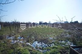 Čepin, stara slavonska kuća s pomoćnim objektima u urednom stanju, na zemljištu od 1986 m2, Čepin, بيت