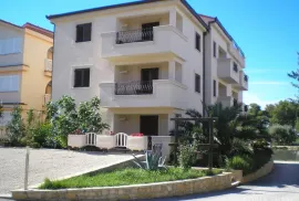 HOTEL S KONOBOM I KROVNOM TERASOM, 1. RED DO MORA - SUKOŠAN, Sukošan, Propriedade comercial