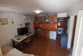 KUĆA S 2 STAMBENE JEDINICE, 230 m OD MORA, VIR, Vir, Casa