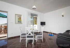 APARTMANSKA KUĆA, TROGIR, Trogir, Haus