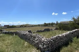 GRAĐEVINSKO ZEMLJIŠTE U MIRNOJ OAZI POVLJANE, Povljana, Terra