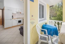 Poreč, okolica, obiteljska kuća sa pet apartmana, Poreč, Maison