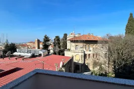 Prostrani stan u centru s panoramskim pogledom na grad - 2 terase!, Pula, Διαμέρισμα