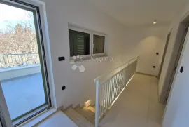 Villa sa bazenom Malinska Krk, Malinska-Dubašnica, Casa