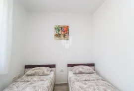 Istra, Umag- okolica, stan u prizemlju 300m od mora !, Umag, Apartamento