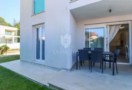 Istra, Umag- okolica, stan u prizemlju 300m od mora !, Umag, Apartamento