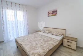 Istra, Umag- okolica, stan u prizemlju 300m od mora !, Umag, Apartamento