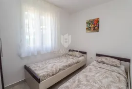 Istra, Umag- okolica, stan u prizemlju 300m od mora !, Umag, Apartamento