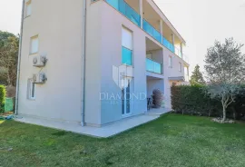 Istra, Umag- okolica, stan u prizemlju 300m od mora !, Umag, Apartamento