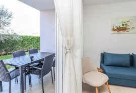 Istra, Umag- okolica, stan u prizemlju 300m od mora !, Umag, Apartamento