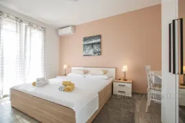 Novoizgrađena vila s bazenom, na prodaju, Šolta, Casa