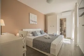 Novoizgrađena vila s bazenom, na prodaju, Šolta, Casa