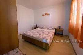 Apartmanska kuća prvi red do mora, Preko, Haus