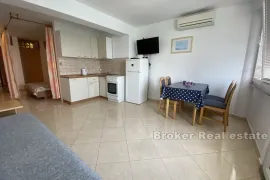 Apartmanska kuća prvi red do mora, Preko, Haus