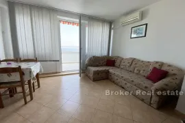 Apartmanska kuća prvi red do mora, Preko, Haus