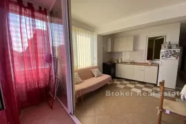 Apartmanska kuća prvi red do mora, Preko, Haus