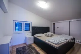 Apartmanska kuća s bazenom, Šolta, Kuća