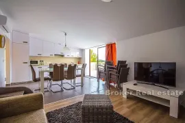 Apartmanska kuća s bazenom, Šolta, Ev