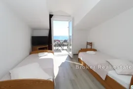 Apartmanska kuća s pogledom na more, Pag, Kuća