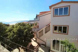 Apartmanska kuća s pogledom na more, Pag, Kuća