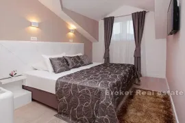 Vila - hotel u prvom redu do mora, Korčula, بيت