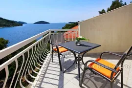 Vila - hotel u prvom redu do mora, Korčula, بيت