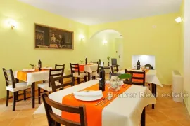 Vila - hotel u prvom redu do mora, Korčula, بيت