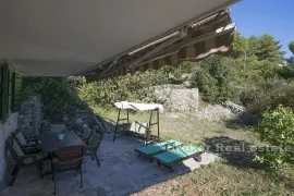 Kamena kuća blizu mora, Šolta, Maison