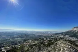 Imanje sa otvorenim pogledom na more, Split, Ev