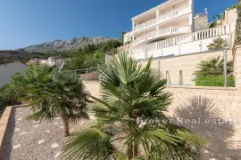 Apartmanska kuća s bazenom, Omiš, Ev