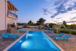 Prekrasna vila s bazenom, Zadar, بيت