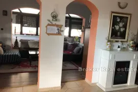 Apartmanska kuća, prvi red do mora, Zadar, Σπίτι