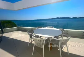 Troetažni apartman prvi red do mora, Zadar, بيت