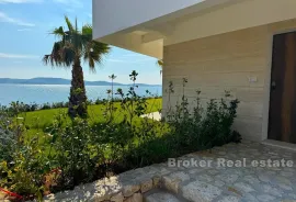 Troetažni apartman prvi red do mora, Zadar, بيت