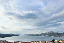 Roh bau zgrada s pogledom na more, Trogir, Ev