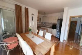 Atraktivna apartmanska kuća s pogledom na more, Split, بيت